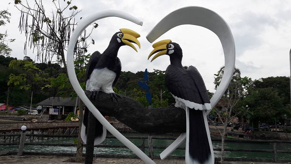 ประติมากรรมนกเงือก